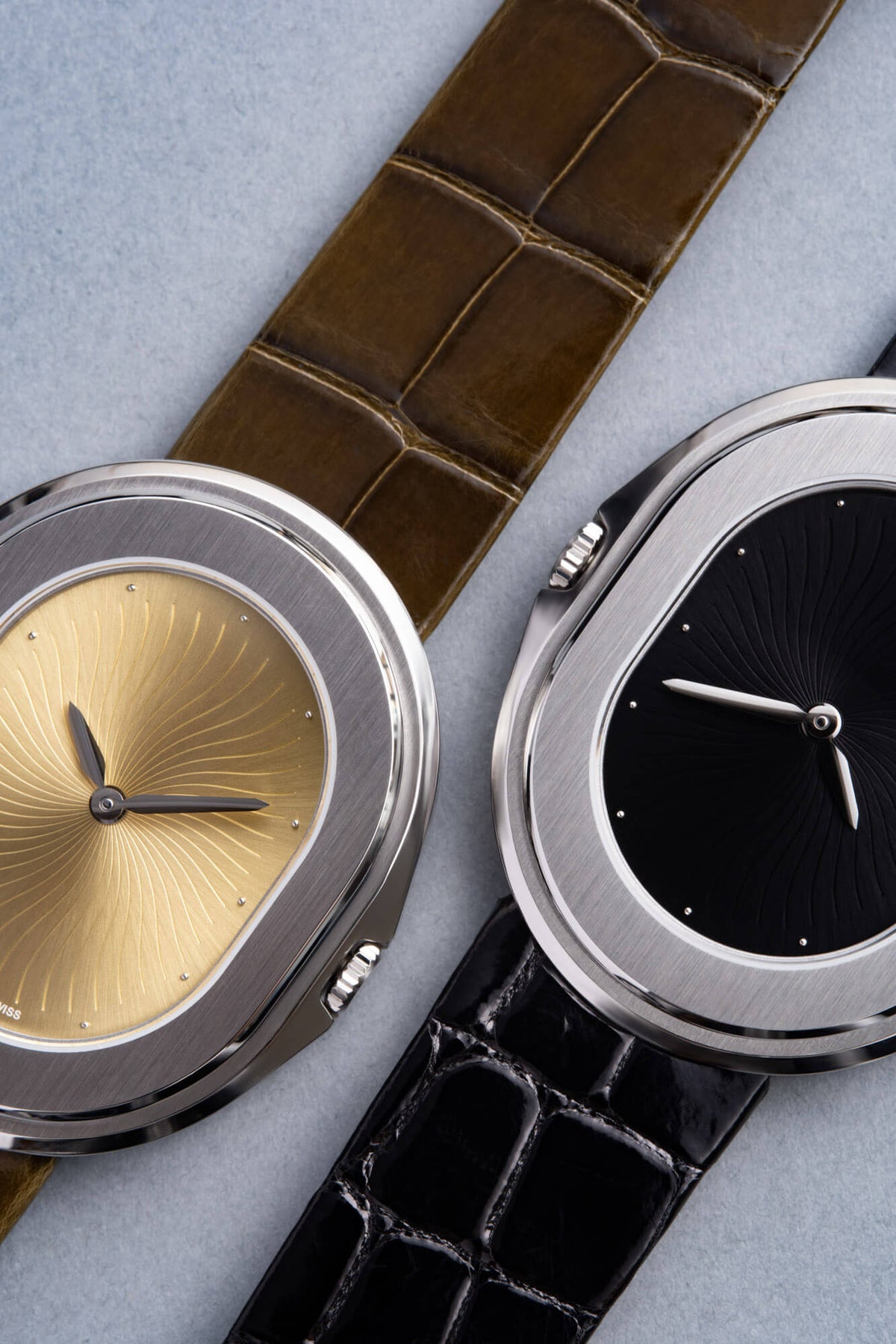 Serica Watches - Montres SERICA 1174 Parade cadrans or 'Laiton' et noir soleillé et guilloché. Gros plan sur les cadrans