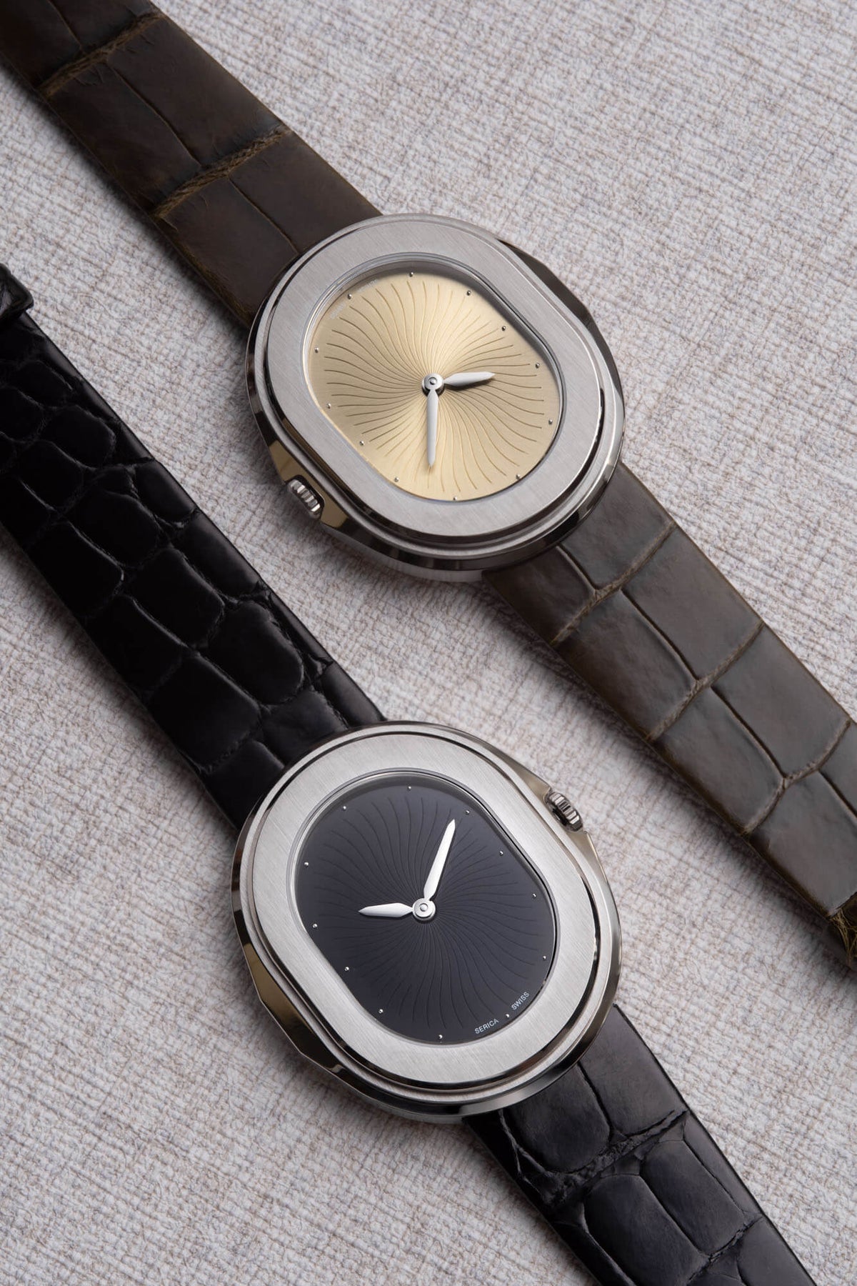 Serica Watches - Montres SERICA 1174 Parade cadrans or Laiton et noir soleillé et guilloché. Bracelet cuir style alligator vert et noir.