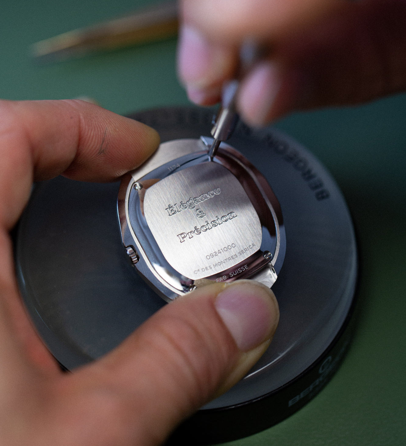 Serica Watches - Notre service de gravure