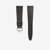 Serica Watches - Gros plan produit du bracelet de montre SERICA en cuir de lézard gris avec boucle acier signé SERICA